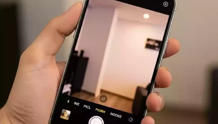 punto verde iPhone cámara micrófono